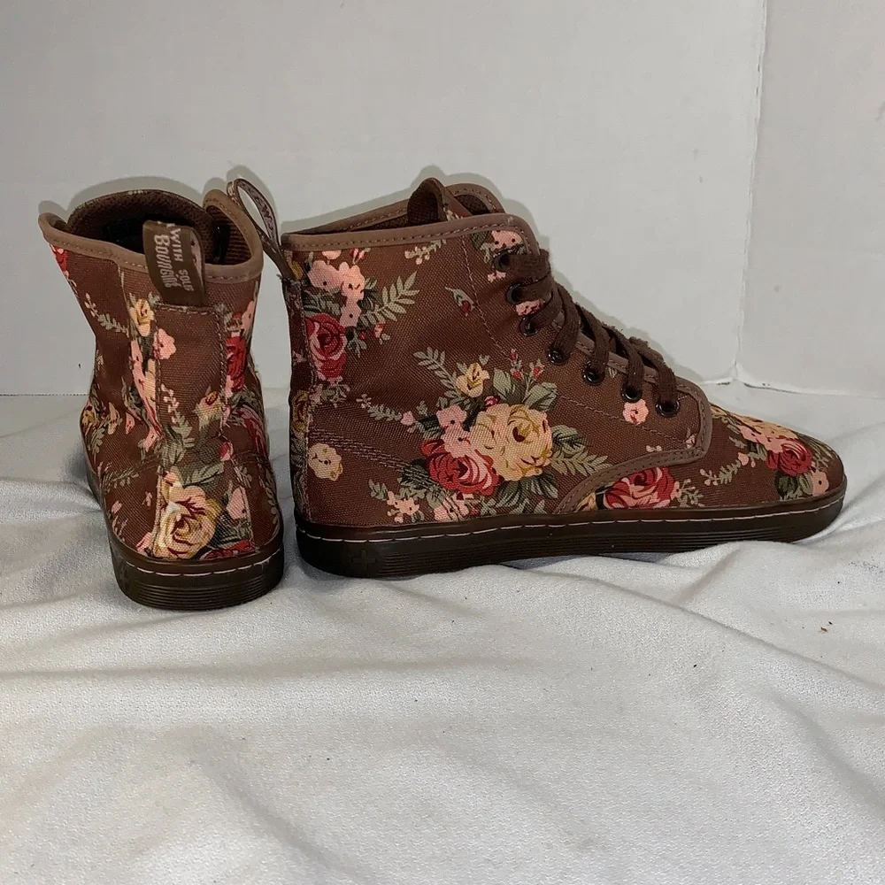 Dr. Martens Women’s Shoreditch Brown Victorian Floral Cnavas Boots